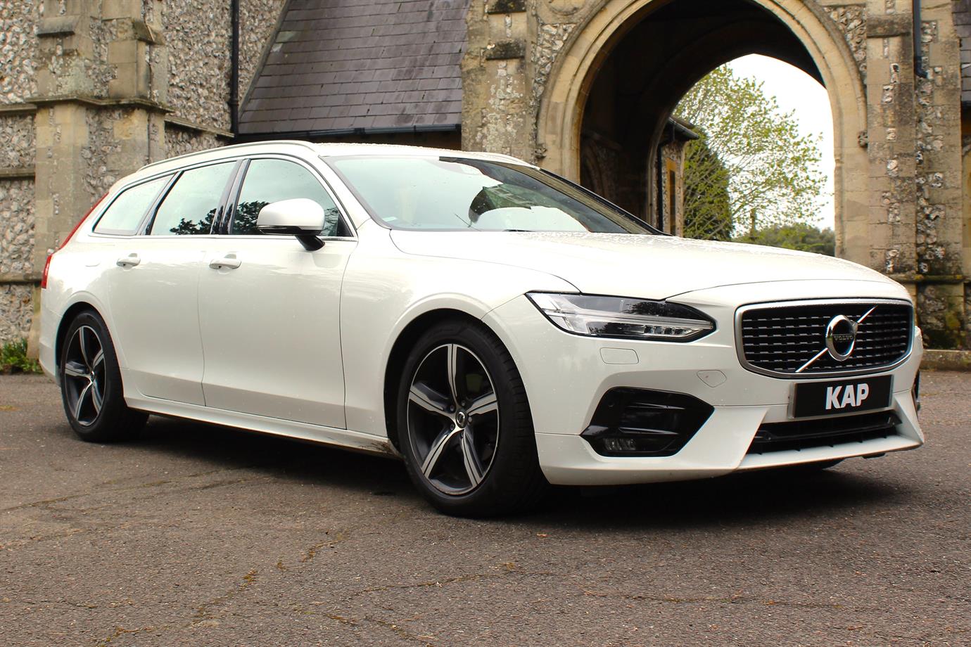 VOLVO V90 D4 R-DESIGN