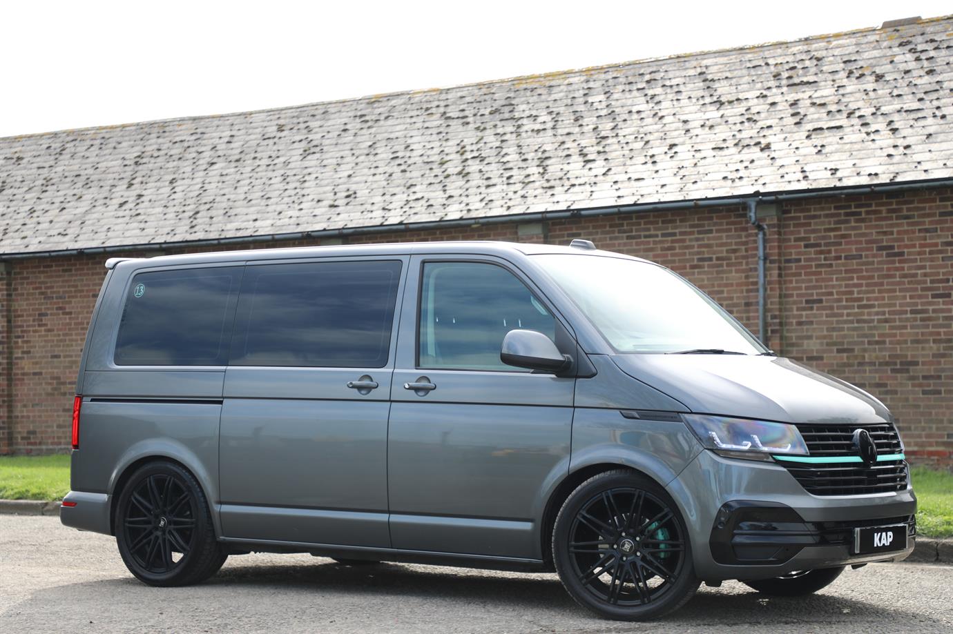 VOLKSWAGEN TRANSPORTER SHUTTLE SE TDI